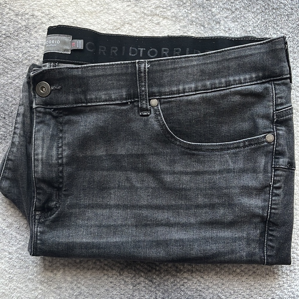 TORRID Black Bermuda Shorts size 26